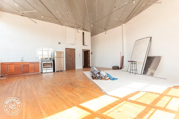 Rented by MySpaceNYC | media 4