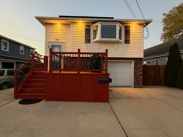 138 W Santa Barbara Rd #1, Lindenhurst, NY 11757