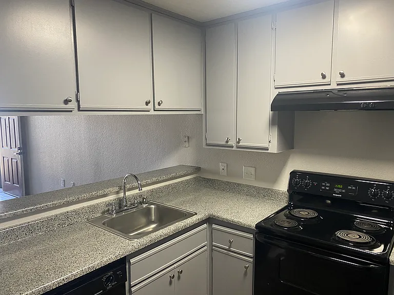Camino Woods Apartments — Photo 9