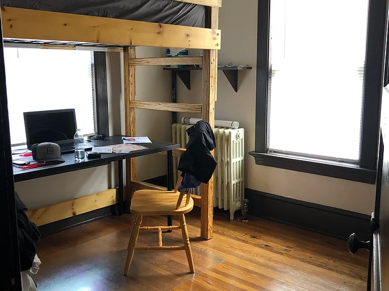 42 Oak St — Photo 3