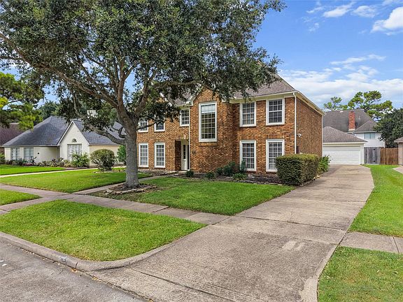 4th image of 2104 Bay Hill Dr