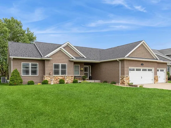 813 Stonebridge Cir, Eldridge, IA 52748