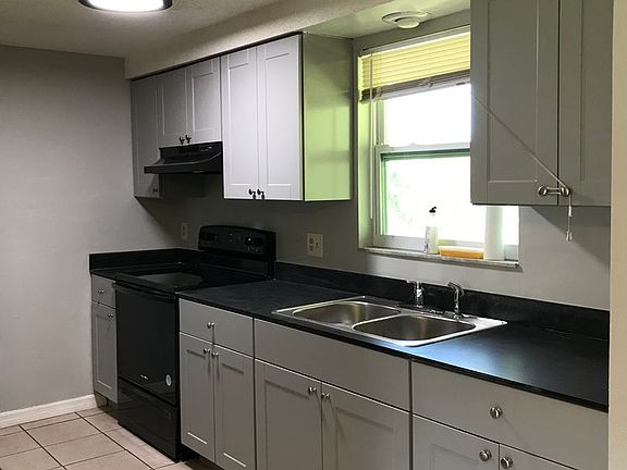 3rd image of 143 W Perry Ln