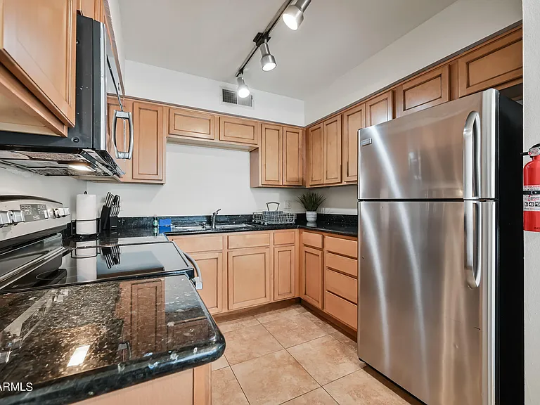 1702 W Tuckey Ln #230 — Photo 7