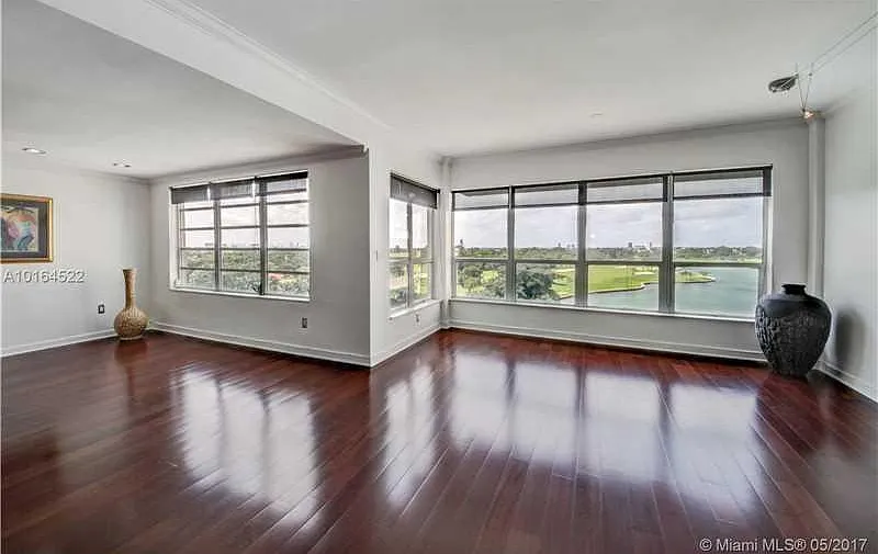 9100 W Bay Harbor Dr — Photo 4