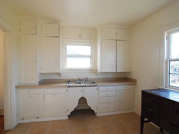 5th image of 808 S Cushman Ave