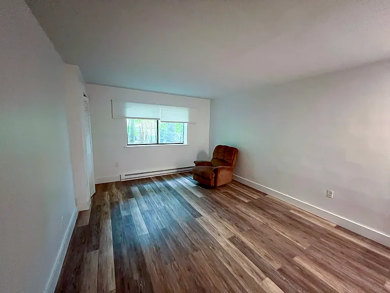915 Edgell Rd — Photo 3
