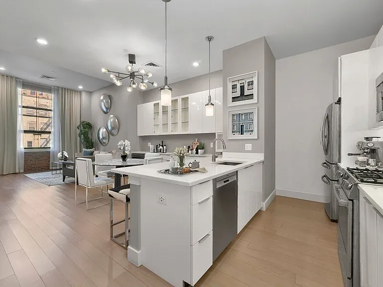 121 Portland St #202 — Photo 4