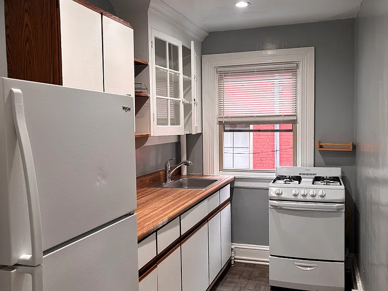 22 E Eager St #3R — Photo 4