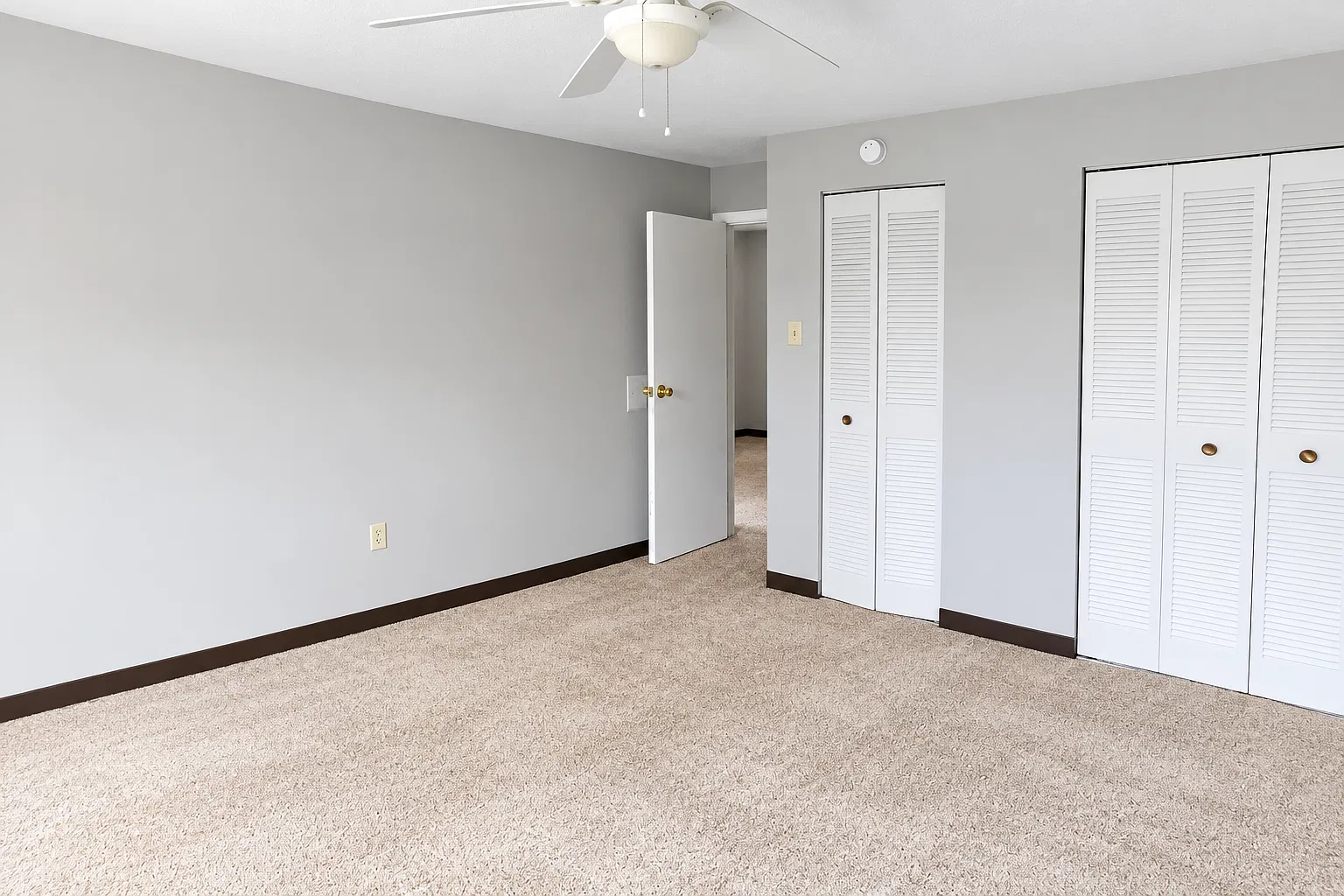 Cambridge Apartments — Photo 4