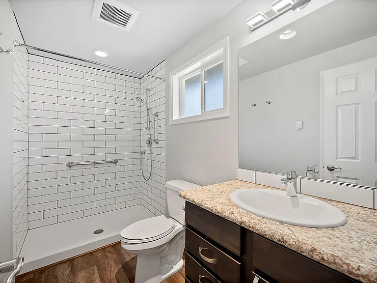 62 Queets St — Photo 32