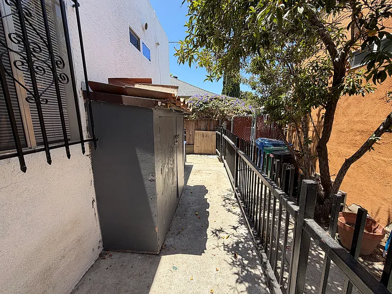 729 Martin Luther King Jr Ave — Photo 17