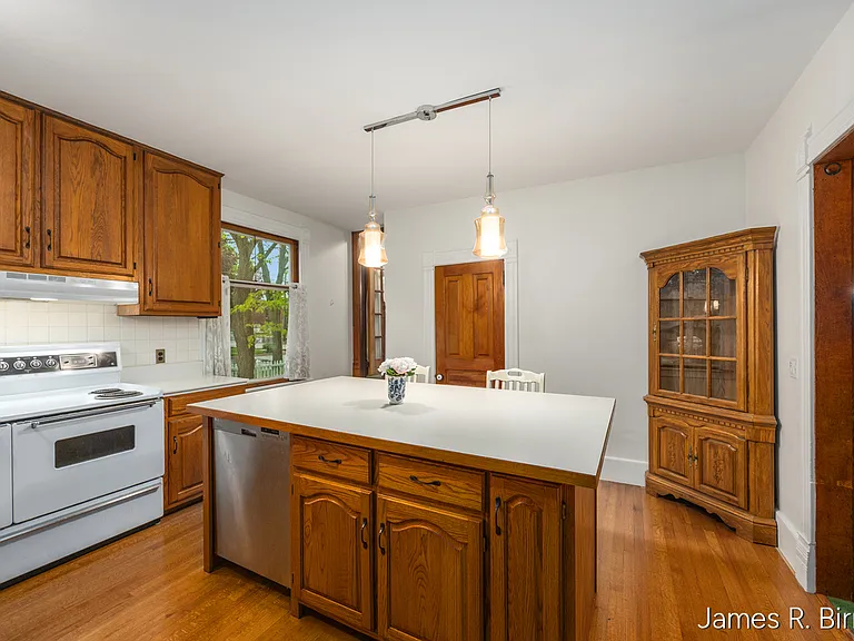 529 Avery St — Photo 8