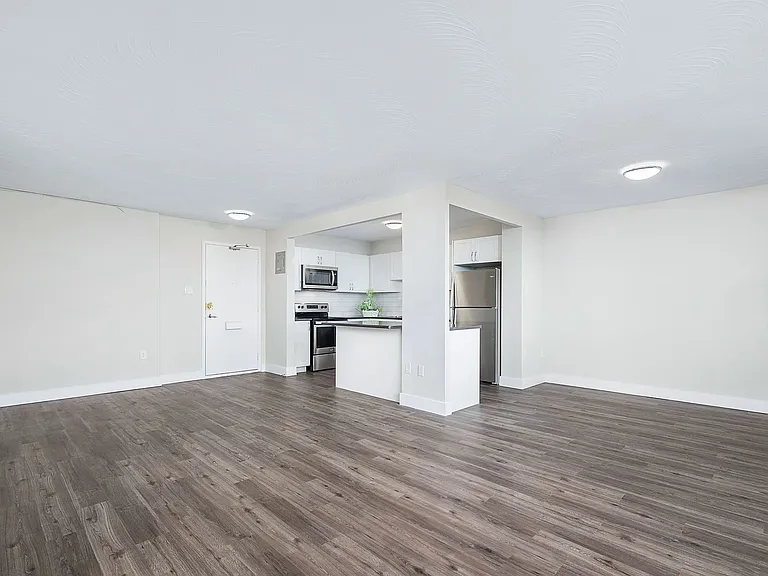 1340 Danforth Rd — Photo 6