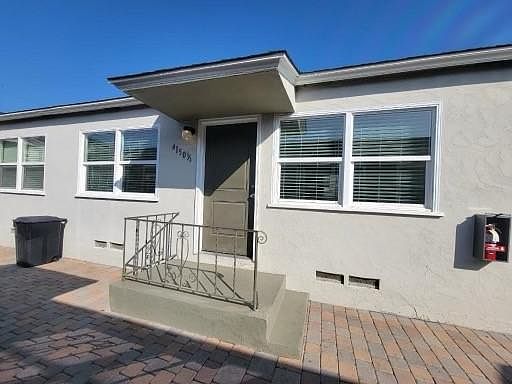 2nd image of 4142 1/2 Estrella Ave