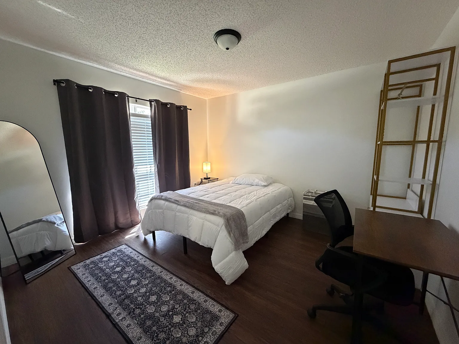 6 bed, 2083 sqft, $850 — Photo 4