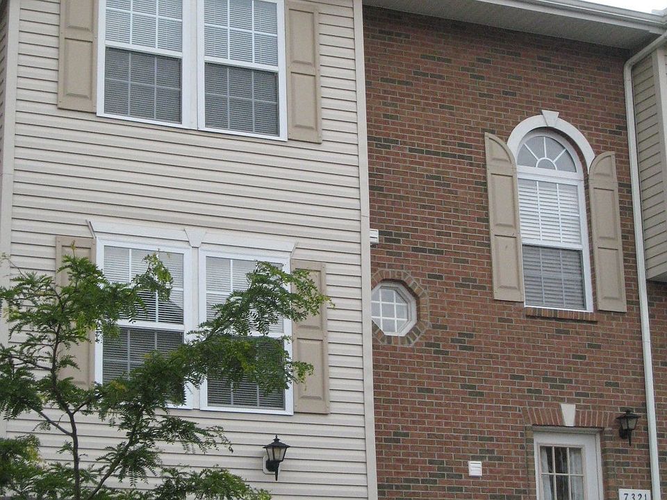 Front view of property