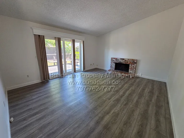 5266 Evonne Ave — Photo 5