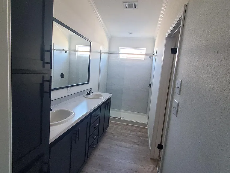 Dwelling at New Braunfels — Photo 61