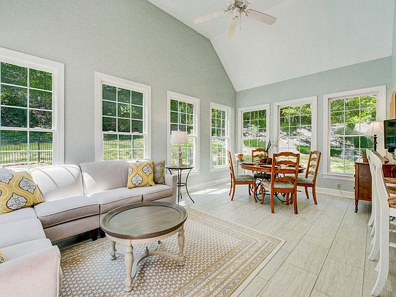 3rd image of 10400 Eagles View Dr