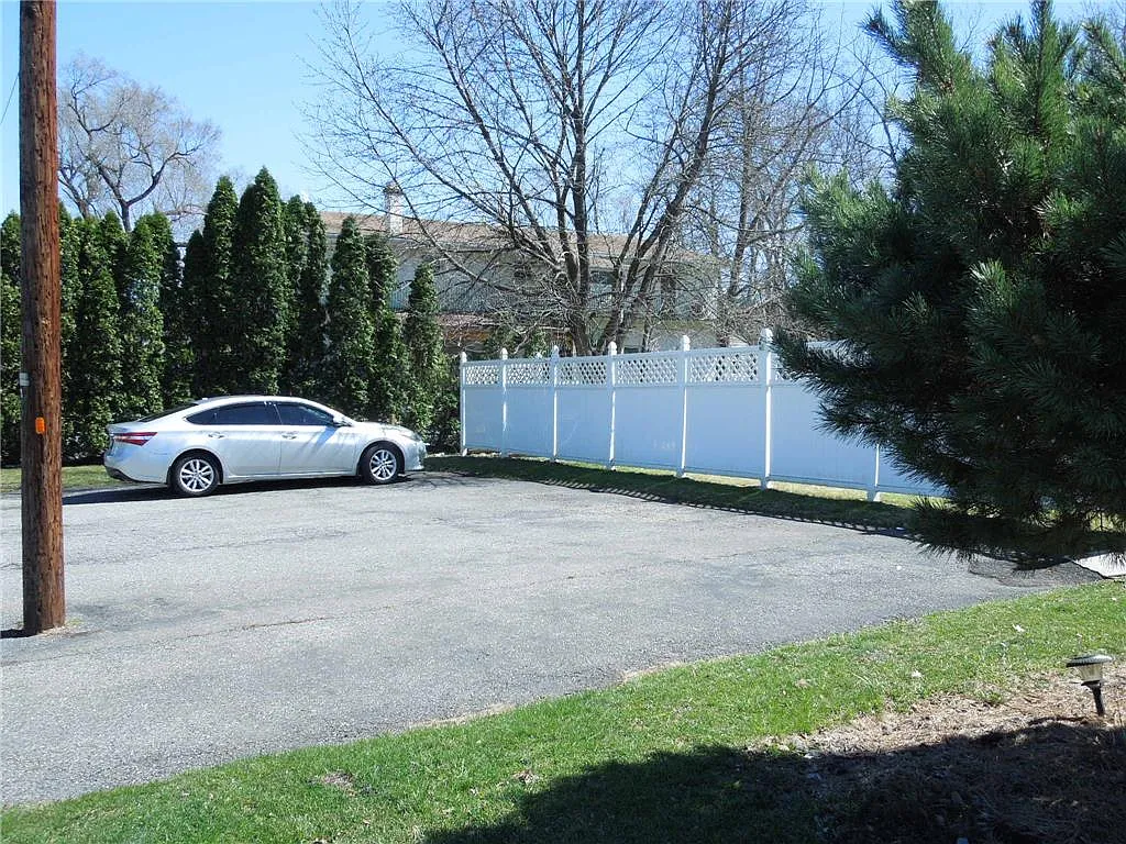 2 bed, 1.0 bath, 1225 sqft, $1,750 — Photo 3