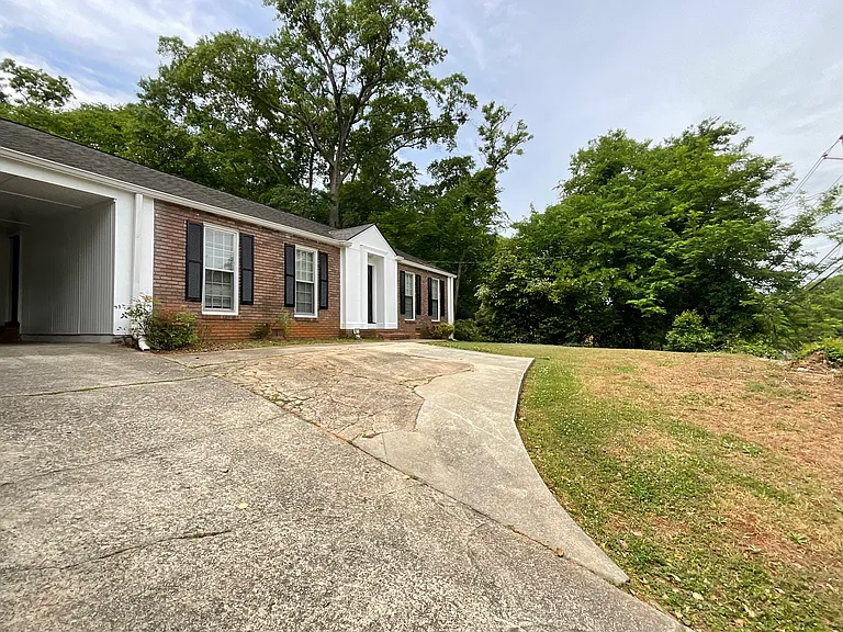 345 Norcross St — Photo 1