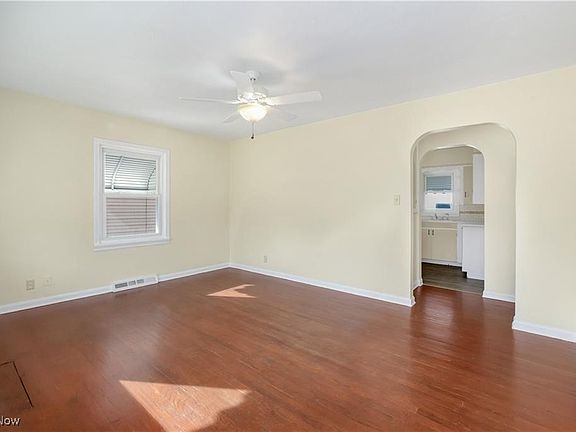 3rd image of 854 Shoshone Ave