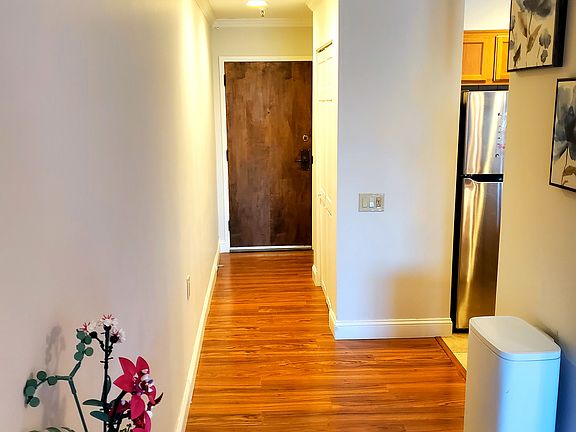 3rd image of 51 Schuyler Ave APT 2B