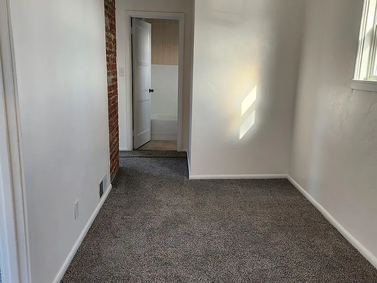 132 Elm St N — Photo 10