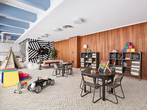 184 Kent Avenue image 15 of 16