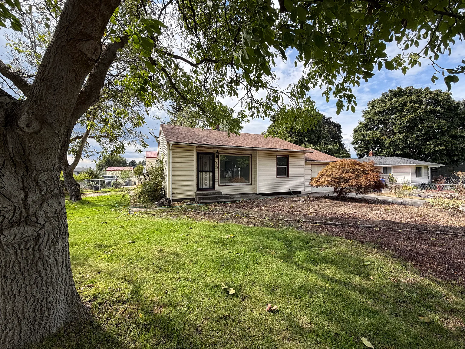 3 bed, 1992 sqft, $2,200 — Photo 1
