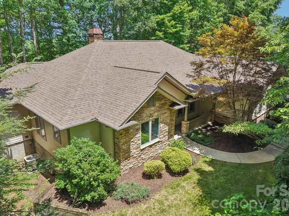 24 Turkey Roost Ct, Hendersonville, NC 28739
