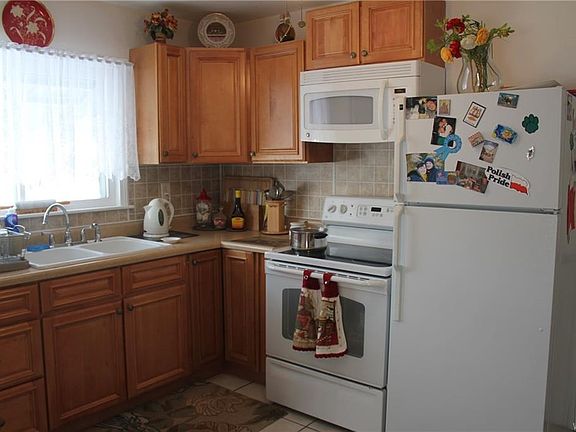 3rd image of 188 Boll St