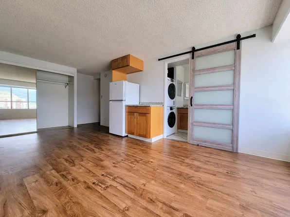 2525 Date St APT 2404, Honolulu, HI 96826