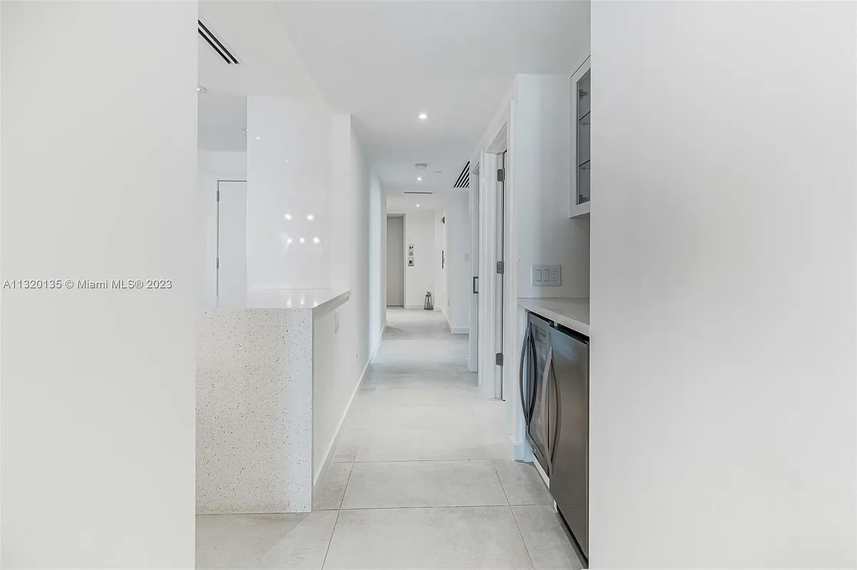 Building Photo - 1455 Ocean Dr #610