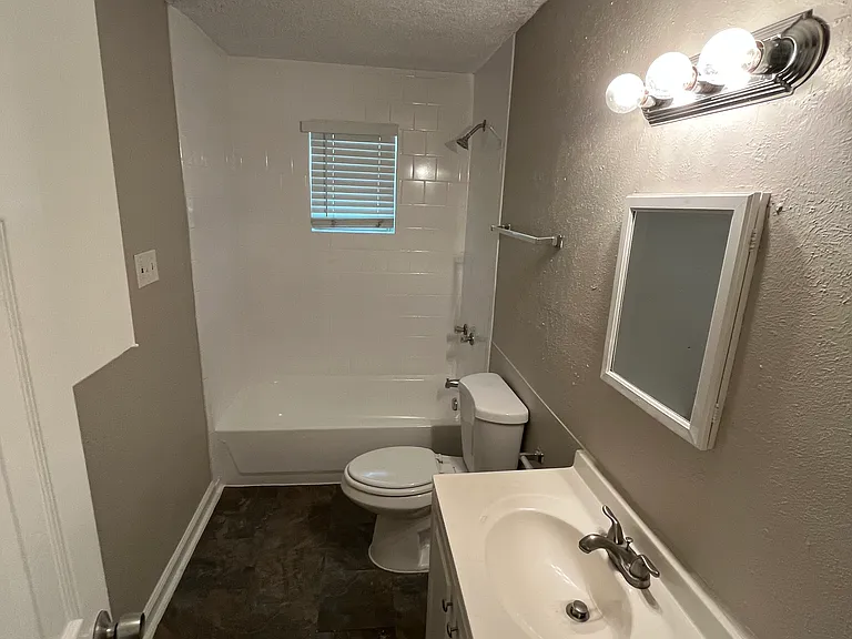 11303 Trail Ln — Photo 16