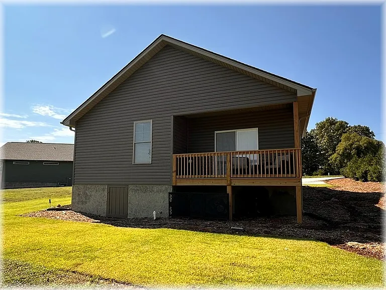 304 Cottage Hill Ct — Photo 3