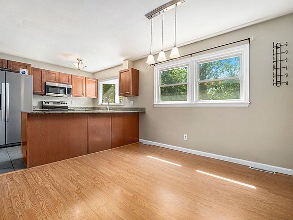 4th image of 232 E Melody Ave