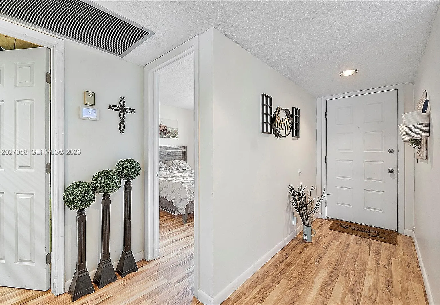 Ivanhoe East At Century V — Photo 1