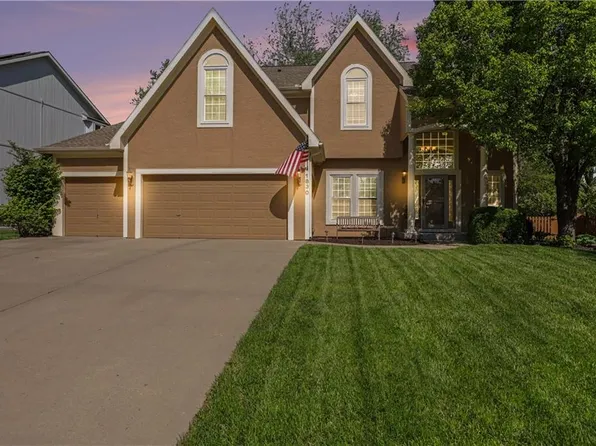 1830 Parkside Dr, Liberty, MO 64068