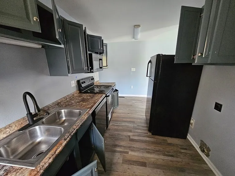308 N Oak St — Photo 9