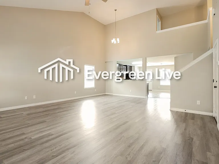 10205 NW 25th St — Photo 3