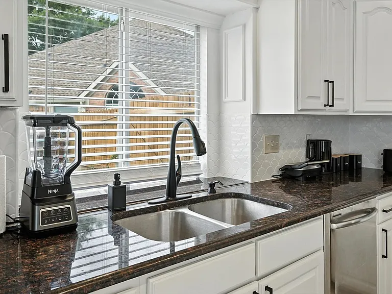 5795 Brighton Ct — Photo 12