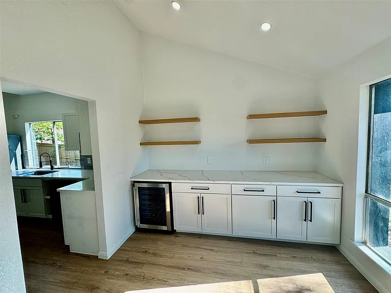 9506 Stonebridge Dr — Photo 5