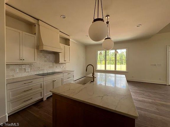 4th image of 7610 Pemberley Dr