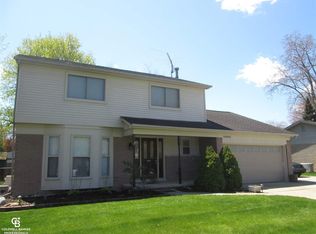 34502 Shorewood Dr, New Baltimore, MI