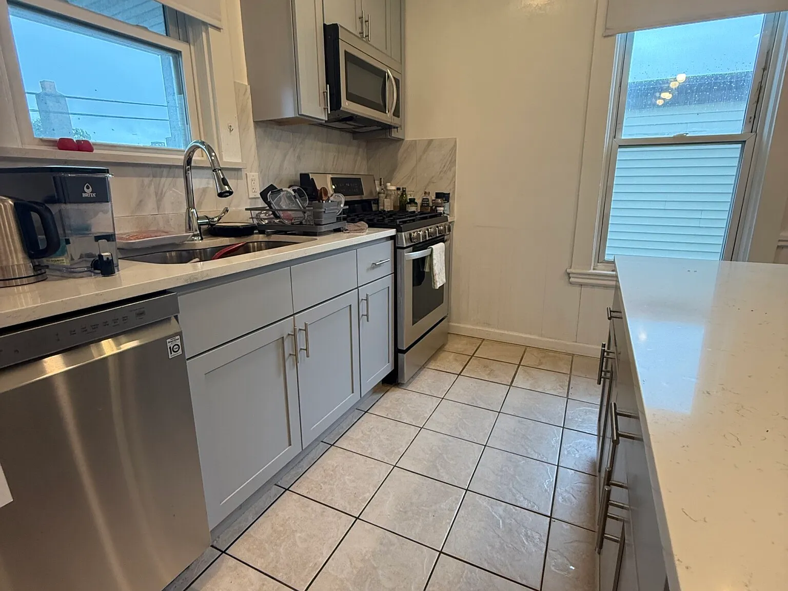 2 bed, 1200 sqft, $3,000 — Photo 3