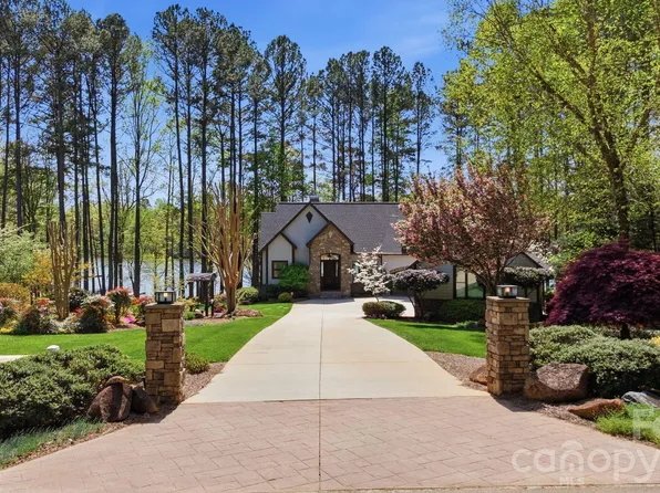 901 Sunset Pointe Dr, Salisbury, NC 28146
