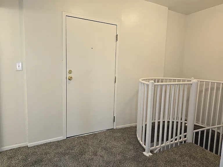 590 Parkview Dr #202 — Photo 13