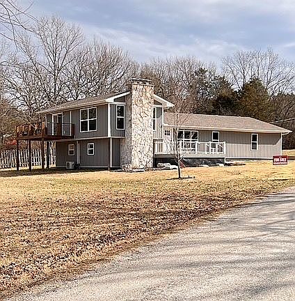 4th image of 413 Lemonwood Ln
